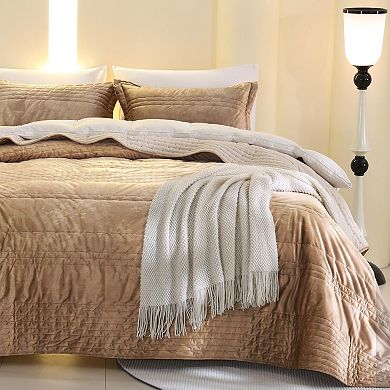 Ultra-soft all-season king-size bed cover