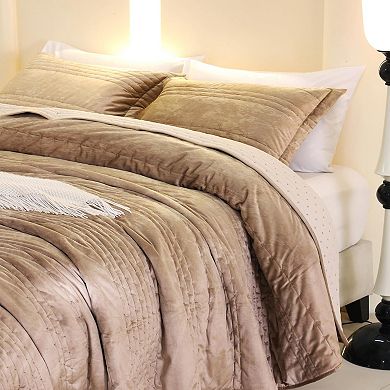 Ultra-soft all-season king-size bed cover