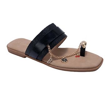 bebe Womens Thong Sandals with Chain Charm Detail Slip On Flats