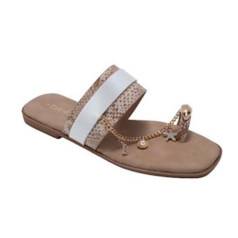 bebe Womens Thong Sandals with Chain Charm Detail Slip On Flats