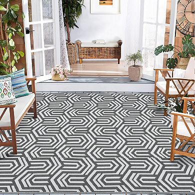 Modern Outdoor Plastic Mat, Geometric Striped Rug, Easy Care Portable Low Pile Carpet