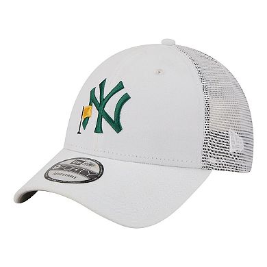 Men's New Era White New York Yankees Flag 9FORTY Trucker Adjustable Hat