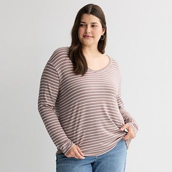 Juniors' Plus Size SO® Long Sleeve V-Neck Tee
