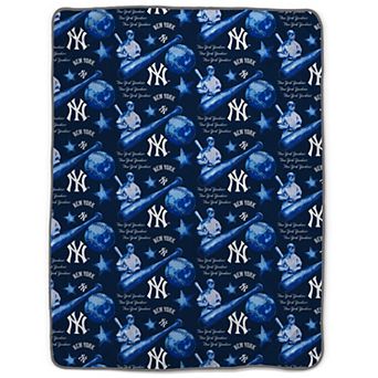 Pegasus New York Yankees Tonal Slugger Ultra Cozy Oversized Blanket