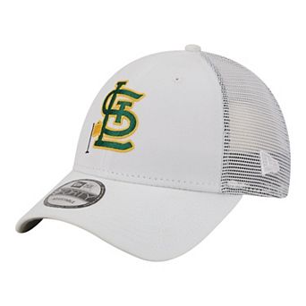 Men's New Era White St. Louis Cardinals Flag 9FORTY Trucker Adjustable Hat