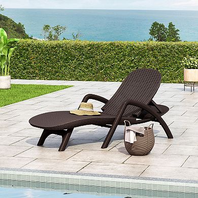 Wicker Chaise Lounge With Reclining Backrest For Outdoor Pool Deck