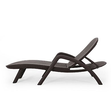 Wicker Chaise Lounge With Reclining Backrest For Outdoor Pool Deck