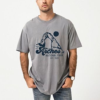Vintage Arches National Park - Men's Garment Dyed Graphic T-Shirt