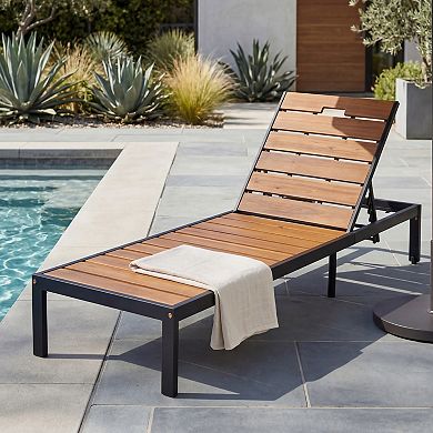 Outdoor Reclining Daybed with Adjustable Settings and Weatherproof Build for Porch
