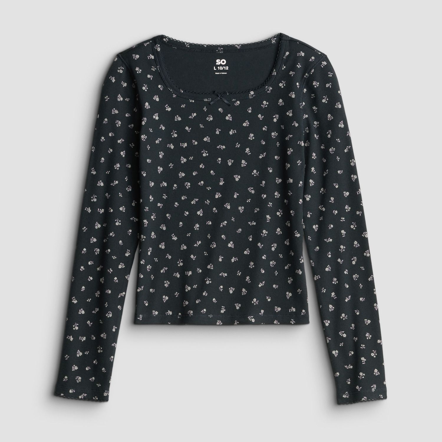 Футболка SO® Long Sleeve Square Neck для девочек, цвет: Чёрный с принтом — фото 1