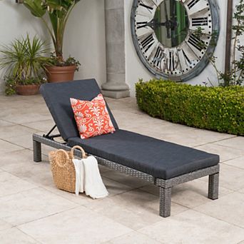 KWPZQEB Outdoor Lounge Chair with Cushion, PE Rattan & Iron Frame Chaise Lounge for Beach