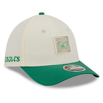 Men's New Era Cream/Kelly Green Philadelphia Eagles 2026 NFL Training Camp 39THIRTY Flex Hat