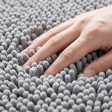 Chenille Bath Mat with Plush Noodle Texture and Non Slip Backing