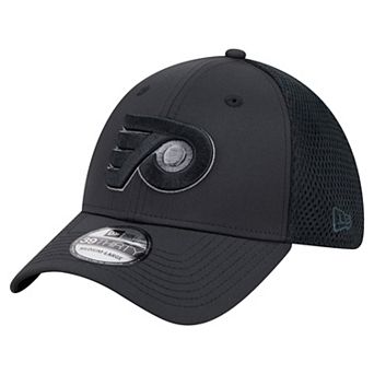 Men's New Era Black Philadelphia Flyers Blackout 39THIRTY Flex Fit Hat