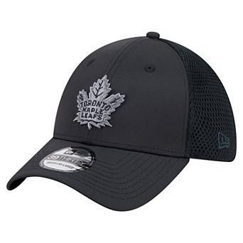 Men's New Era Black Toronto Maple Leafs Blackout 39THIRTY Flex Fit Hat