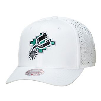 Men's Mitchell & Ness White San Antonio Spurs Perfect Lightweight Pro Crown Adjustable Hat