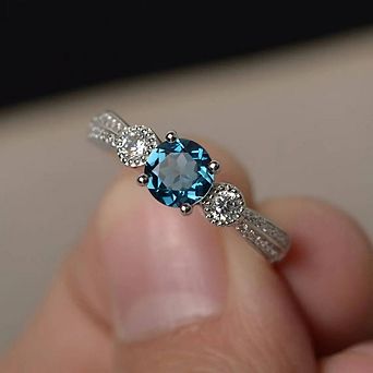 Exquisite 4-Claw Blue Zirconia Ring Elegant Promise Ring