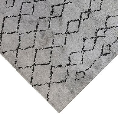 HomeRoots Rectangle Geometric Polypropylene Area Rug