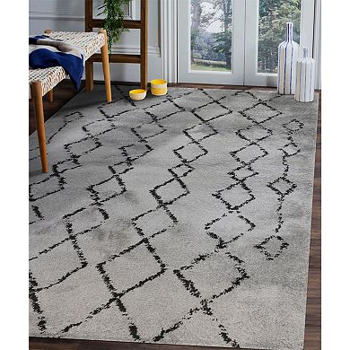 HomeRoots Rectangle Geometric Polypropylene Area Rug