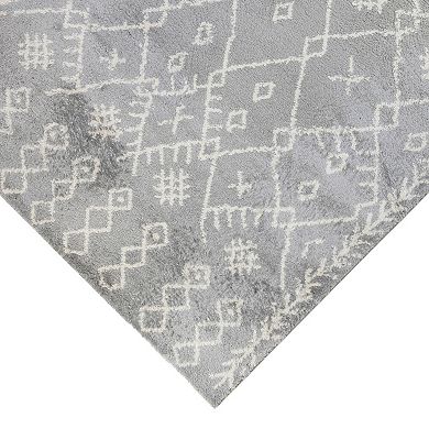 HomeRoots Rectangle Geometric Polypropylene Area Rug