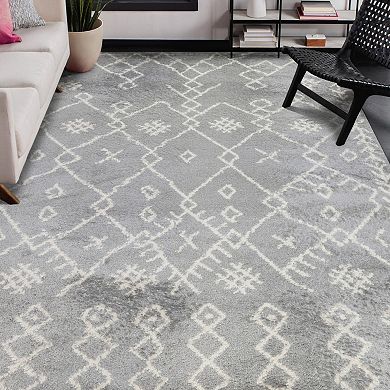 HomeRoots Rectangle Geometric Polypropylene Area Rug
