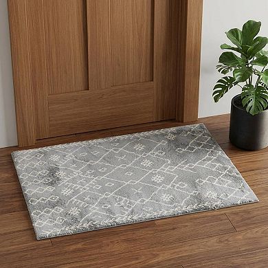 HomeRoots Rectangle Geometric Polypropylene Area Rug