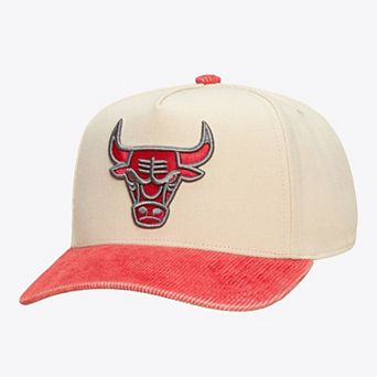 Unisex Mitchell & Ness Cream/Red Chicago Bulls Faded Pro Snapback Hat