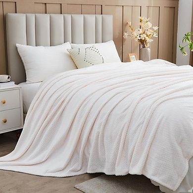 Silky Flannel Fleece Throw Blanket with Leaves Pattern, Lightweight