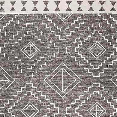 HomeRoots Gray And White Geometric Distressed Washable Area Rug