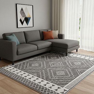 HomeRoots Gray And White Geometric Distressed Washable Area Rug
