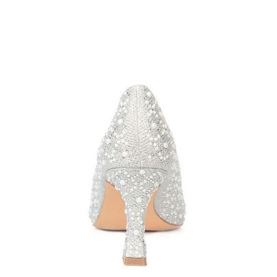 Pointed-toe pump