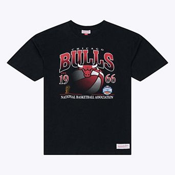 Men's Mitchell & Ness Black Chicago Bulls Core Graphic T-Shirt
