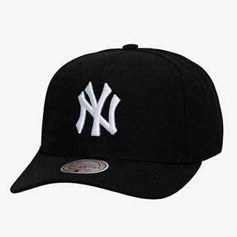 Men's Mitchell & Ness Black New York Yankees Black and White Pro Crown Snapback
