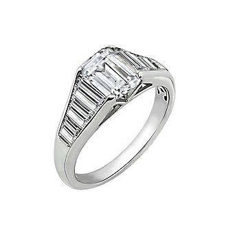 DIAMONBLISS Emerald Cut Tapered Ring