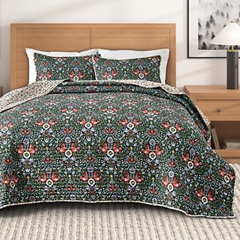 Madelinen® Holiday Print Quilt Set