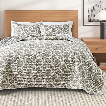 Madelinen® Woodland Toile Holiday Quilt Set