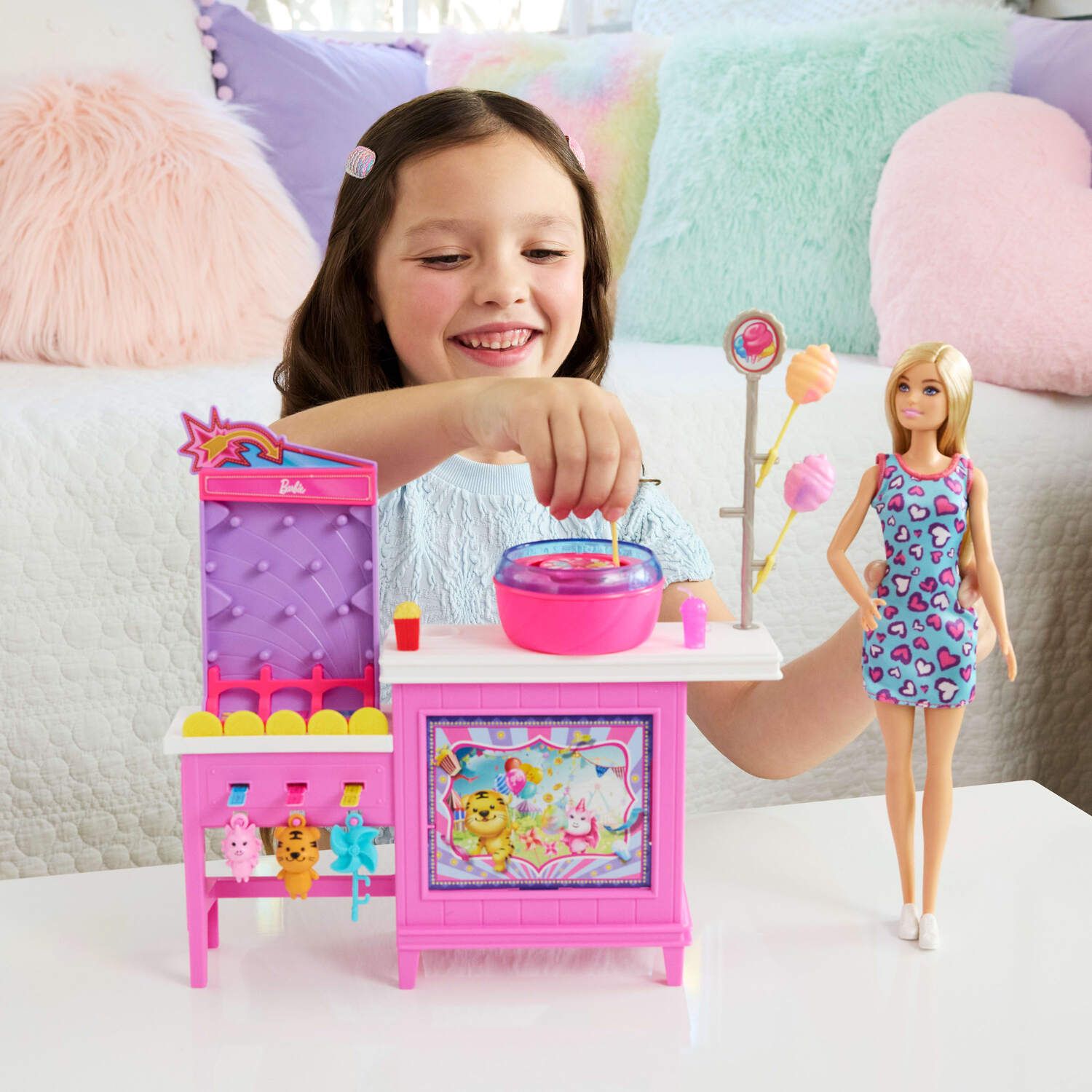 Детский игровой набор Barbie Mysteries: Beach Detective Cotton Candy Game Playset with Malibu Doll & Accessories — фото 2