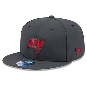 Men's New Era Charcoal Tampa Bay Buccaneers 2026 Sideline Cold Weather 9FIFTY Snapback Hat