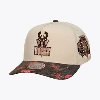 Unisex Mitchell & Ness Cream Milwaukee Bucks Hardwood Classics Fall Pink Pro Snapback Hat
