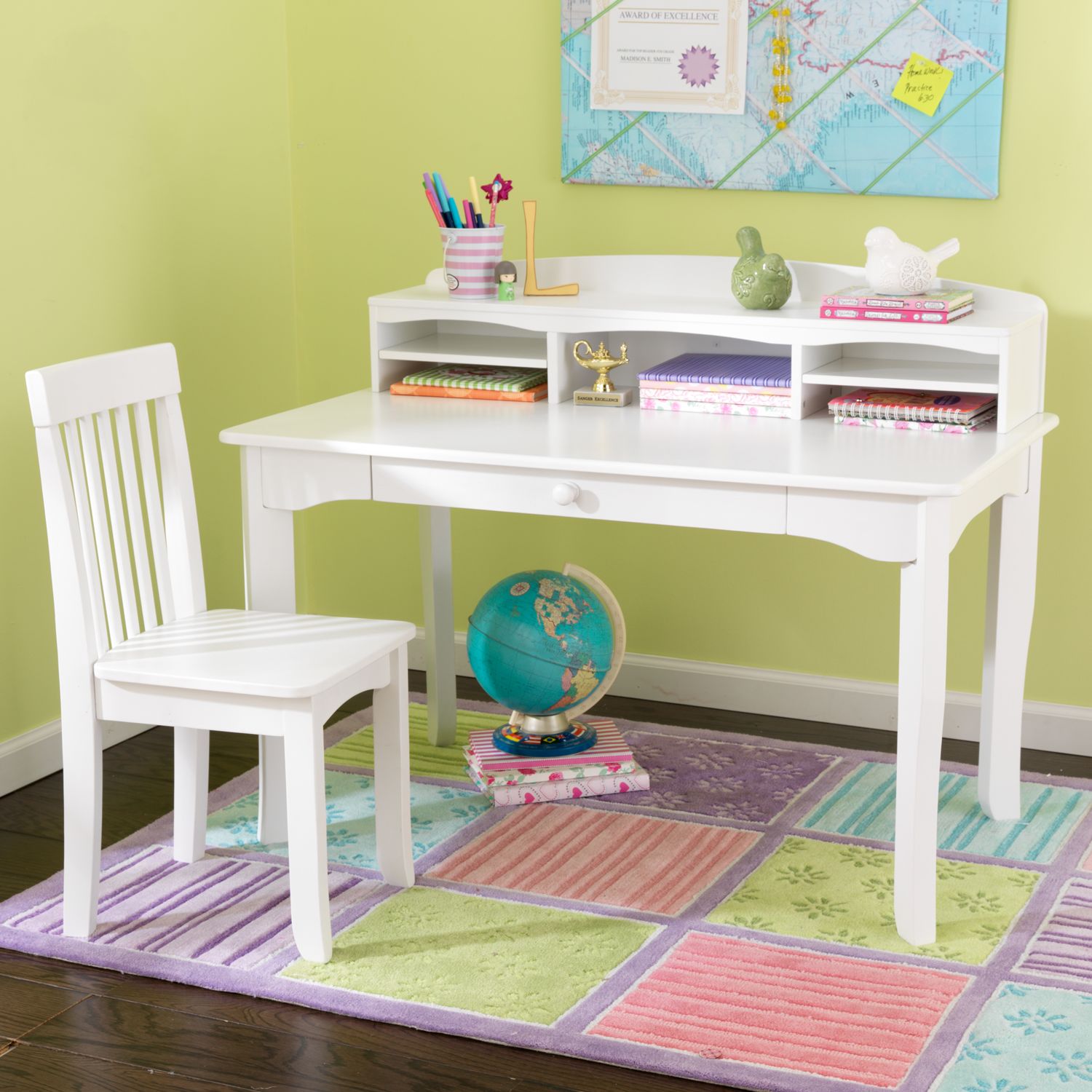 childs white desk and chair