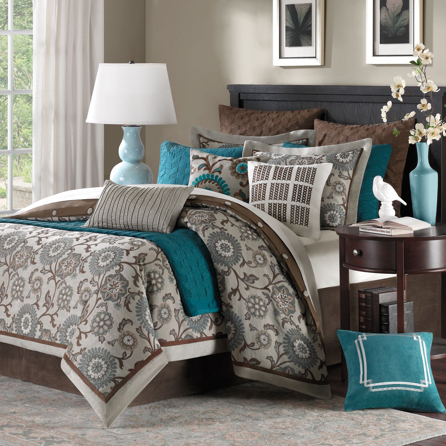 teal and brown bedding        
        <figure class=