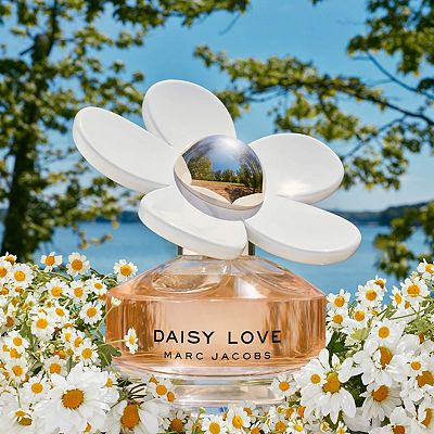 Marc Jacobs Fragrances Daisy Love Eau de Toilette with White